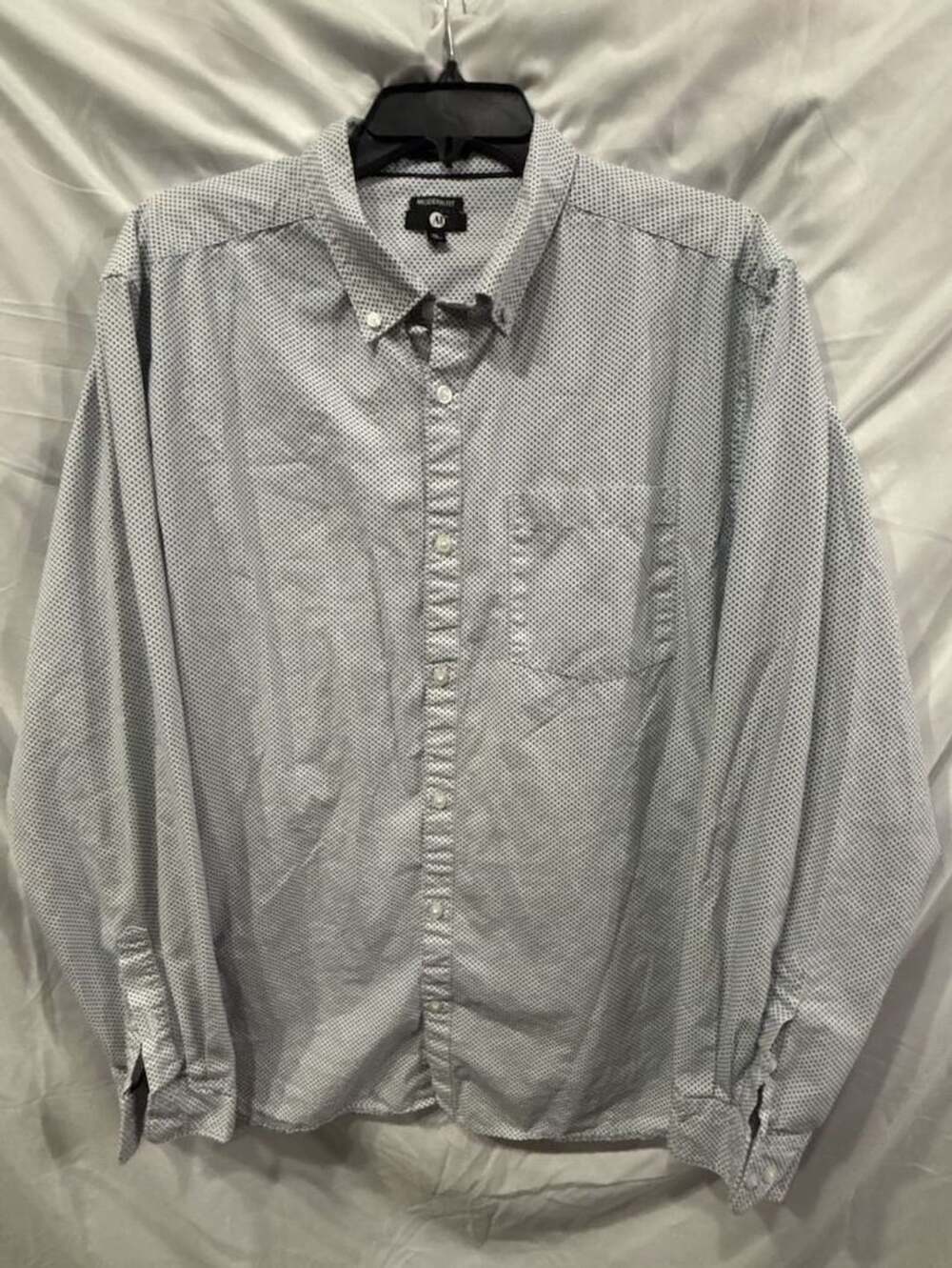 A&I Modern Fit Men's Long Sleeve Button Down Shirt white and blue XL